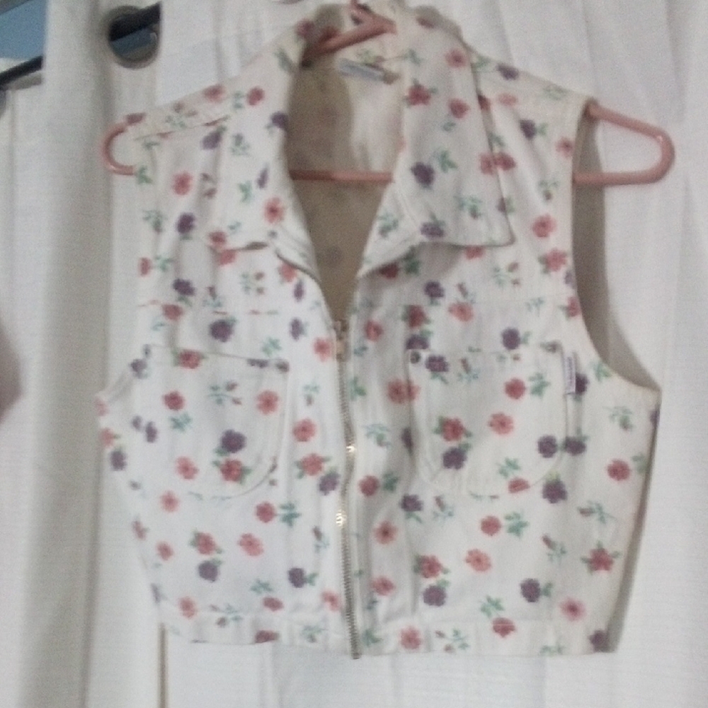 BONGO Floral Vest - White with Pink and Purple Flowers